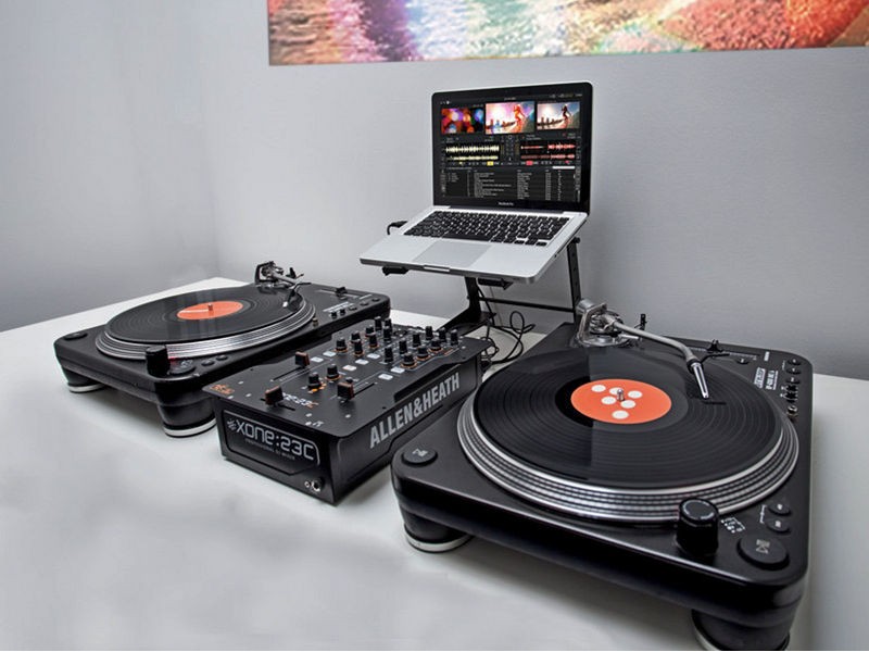Allen & Heath Xone:23, 2+2 kanalų DJ mikšerinis pultas