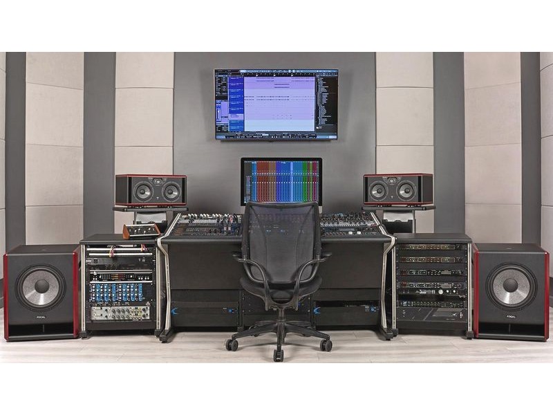 Focal ST6 SUB 12, studijinė žemų dažnių garso kolonėlė su stiprintuvu