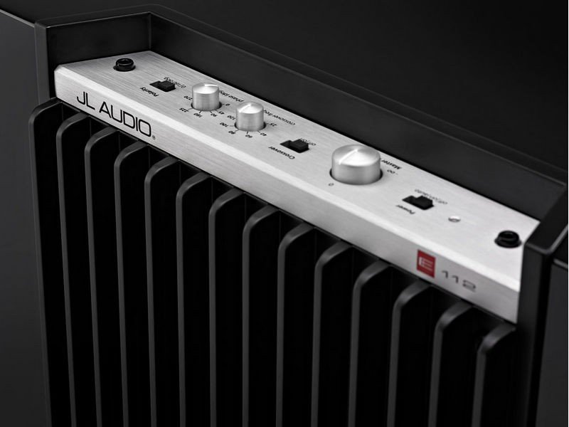 JL Audio E-sub e110-Ash, žemų dažnių garso kolonėlė